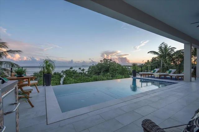 $4,750,000 | 1000 68th Street, Unit OCEAN, Marathon, FL 33050