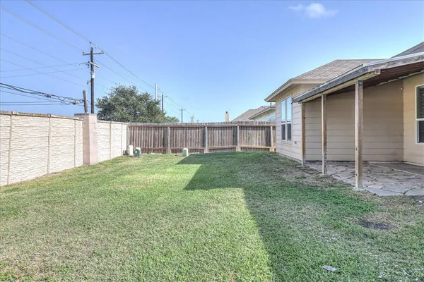 a view of a house with a backyard