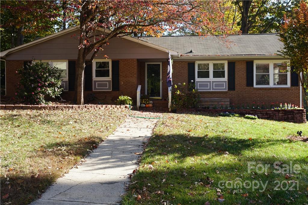 10441 Rockwood Road Charlotte, NC 28215 - Photo 4 of 45 a view of a house with a yard