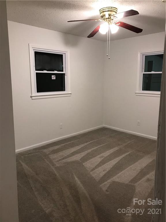 10441 Rockwood Road Charlotte, NC 28215 - Photo 33 of 45 a room with a fan and ceiling fan