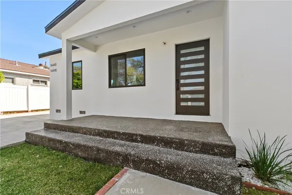 a view of an entryway of a house