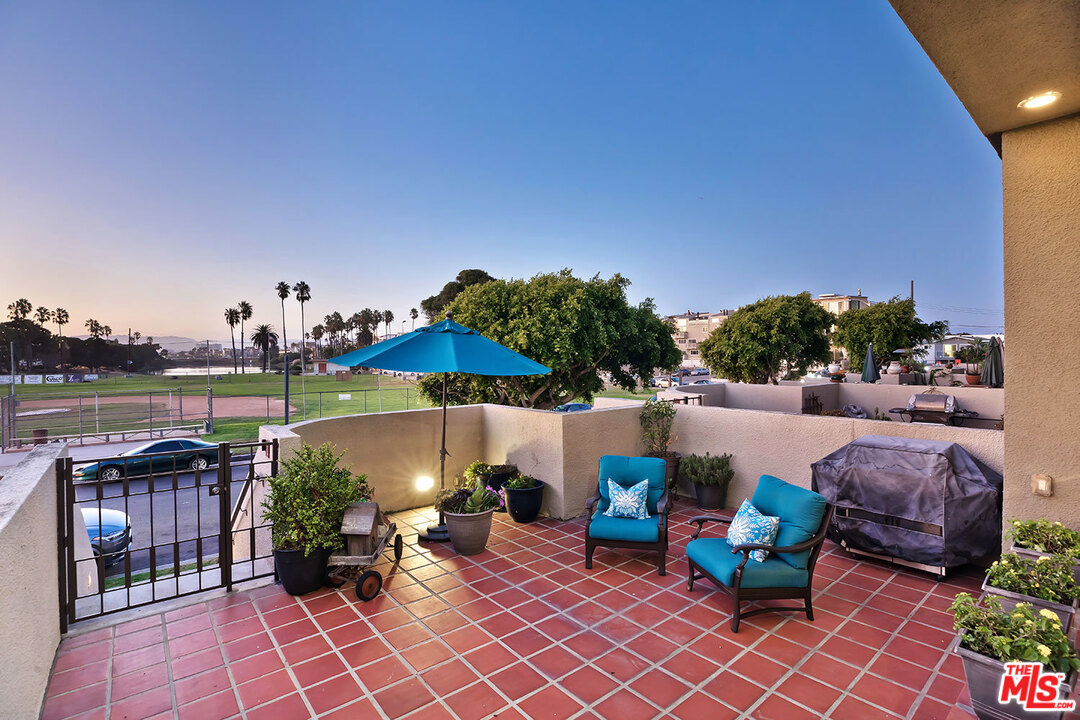 124 Convoy Street Playa del Rey, CA 90293 - Photo 2 of 36