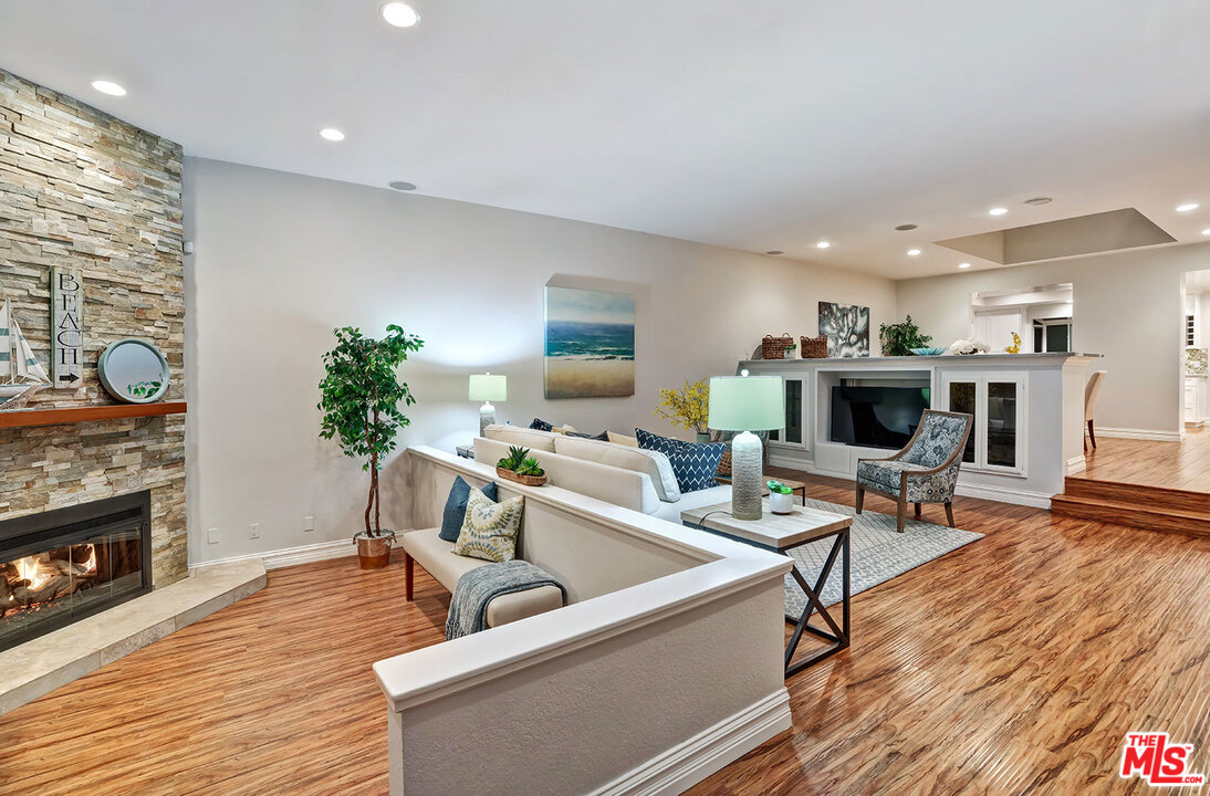 124 Convoy Street Playa del Rey, CA 90293 - Photo 3 of 36