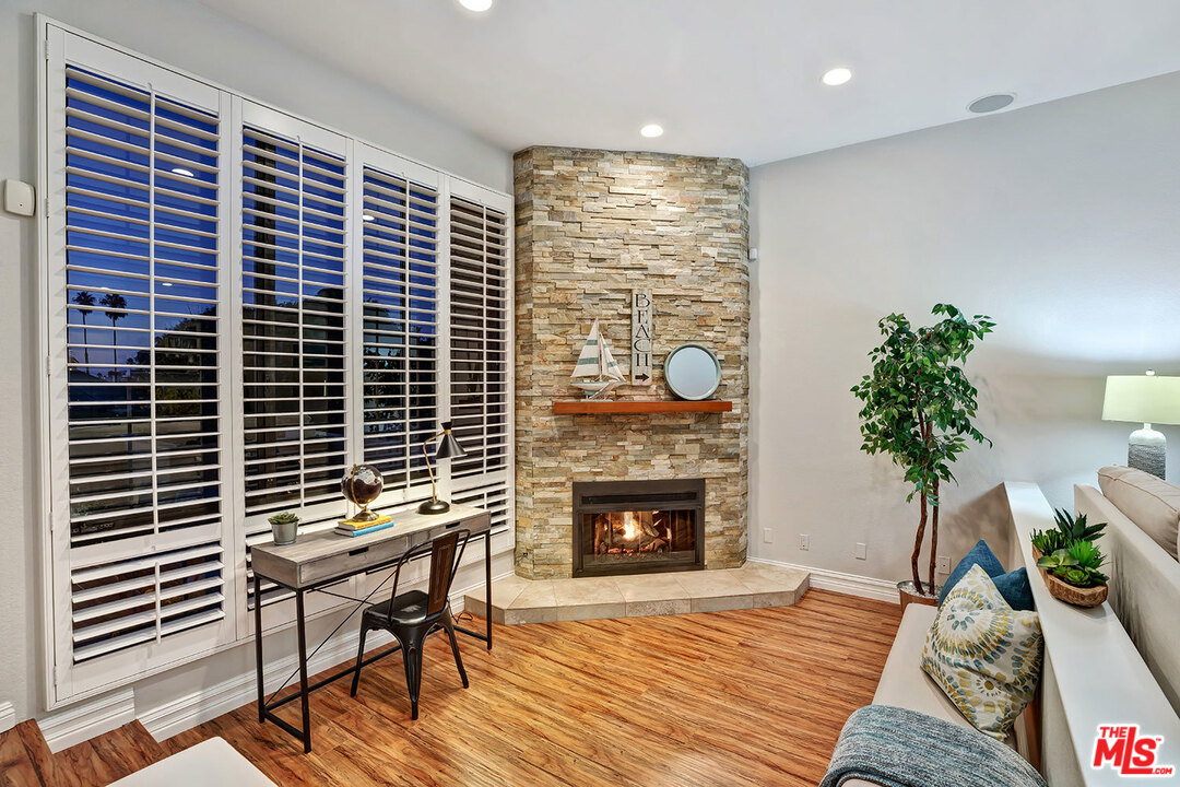 124 Convoy Street Playa del Rey, CA 90293 - Photo 4 of 36