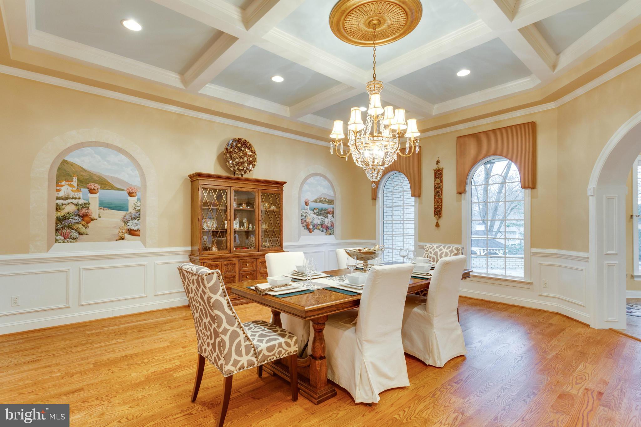 8720 Standish Road Alexandria, VA 22308 - Photo 12 of 30 Perfect for dinner parties and family meals