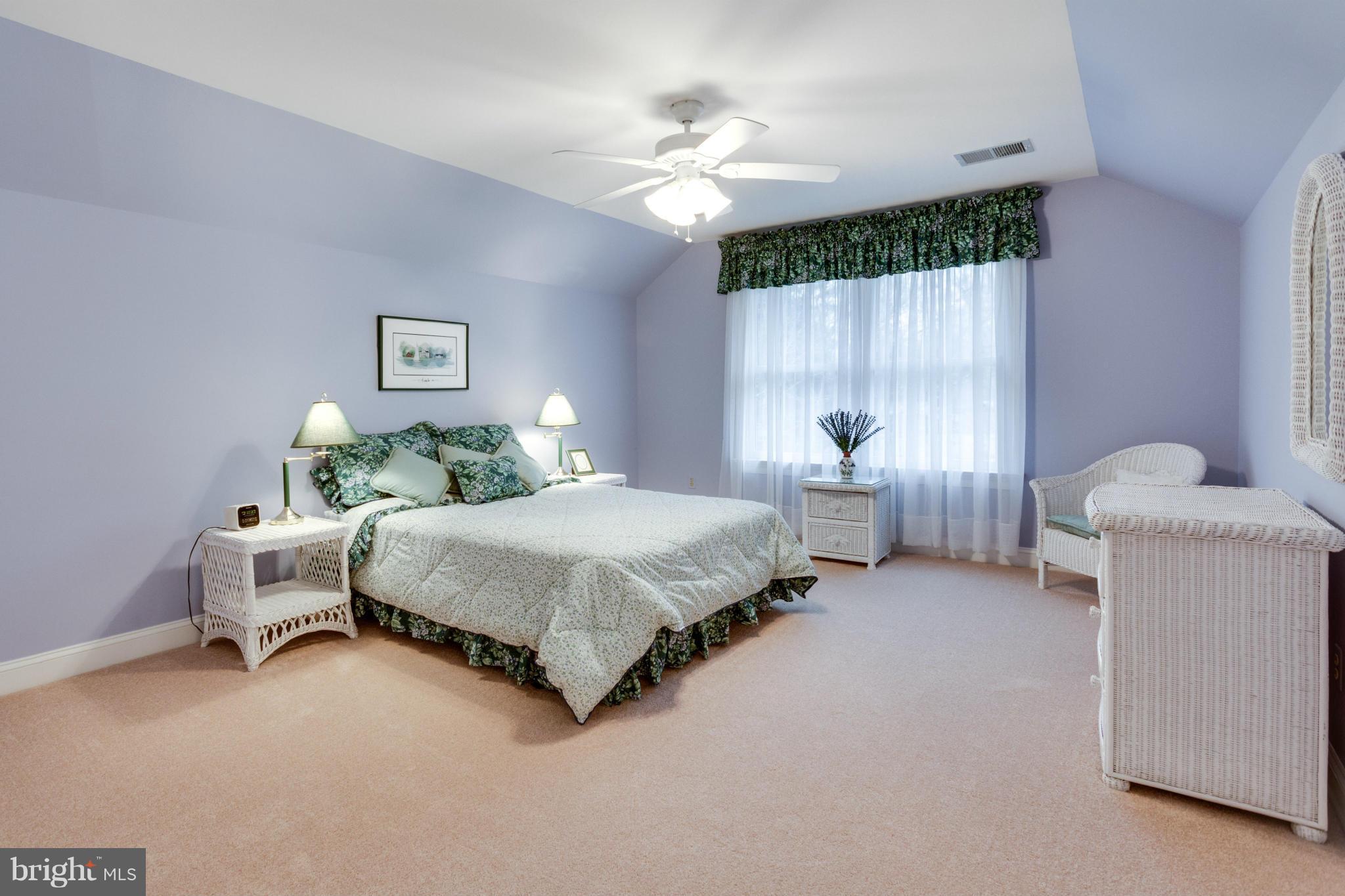 8720 Standish Road Alexandria, VA 22308 - Photo 22 of 30 Upper-level suite affords privacy