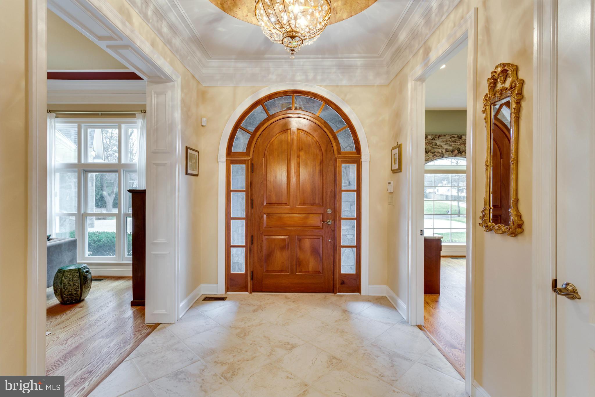 8720 Standish Road Alexandria, VA 22308 - Photo 8 of 30 Statement-making foyer