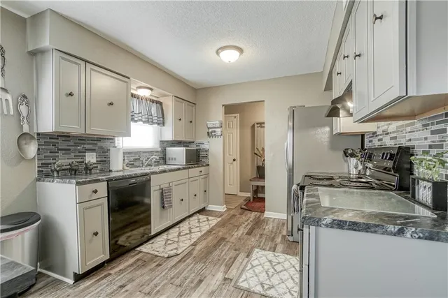 $225,000 | 19704 14th Terrace, Independence, MO 64056