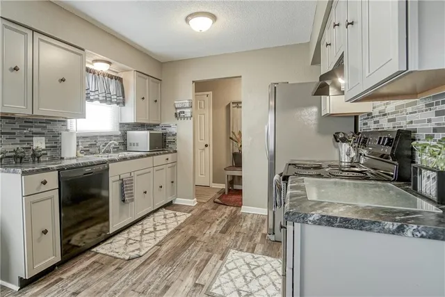 $225,000 | 19704 14th Terrace, Independence, MO 64056