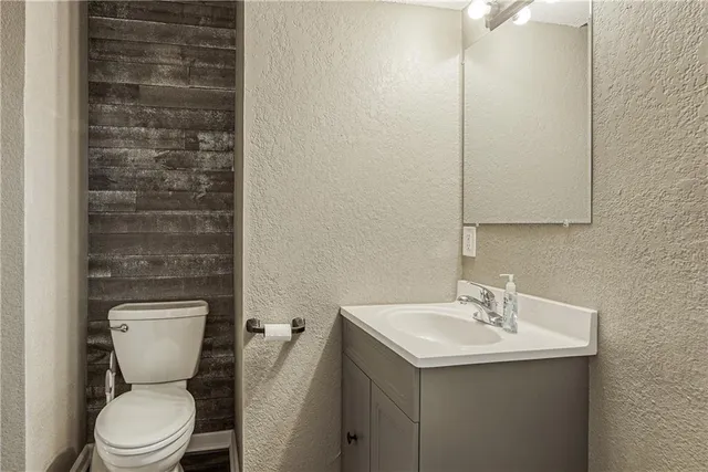 $225,000 | 19704 14th Terrace, Independence, MO 64056