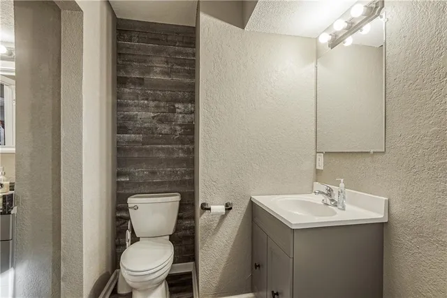 $225,000 | 19704 14th Terrace, Independence, MO 64056