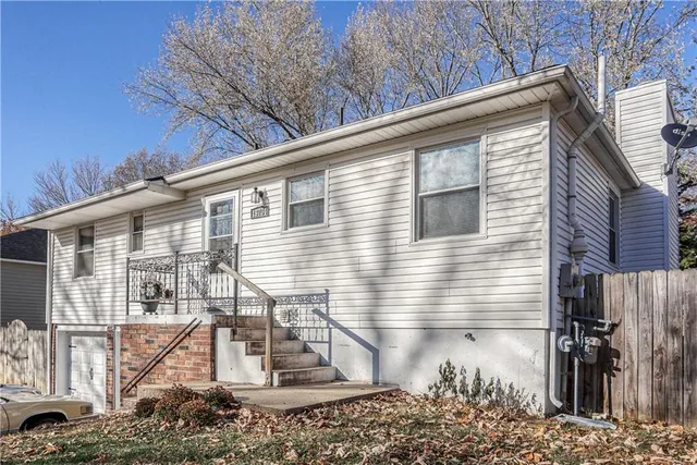 $225,000 | 19704 14th Terrace, Independence, MO 64056