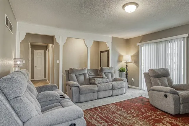 $225,000 | 19704 14th Terrace, Independence, MO 64056