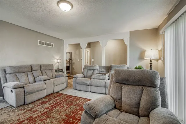 $225,000 | 19704 14th Terrace, Independence, MO 64056