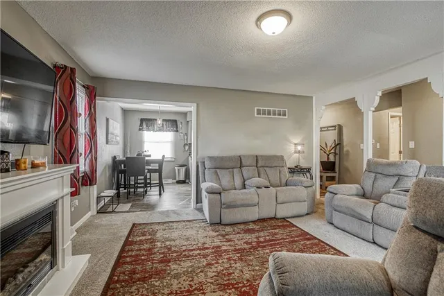 $225,000 | 19704 14th Terrace, Independence, MO 64056