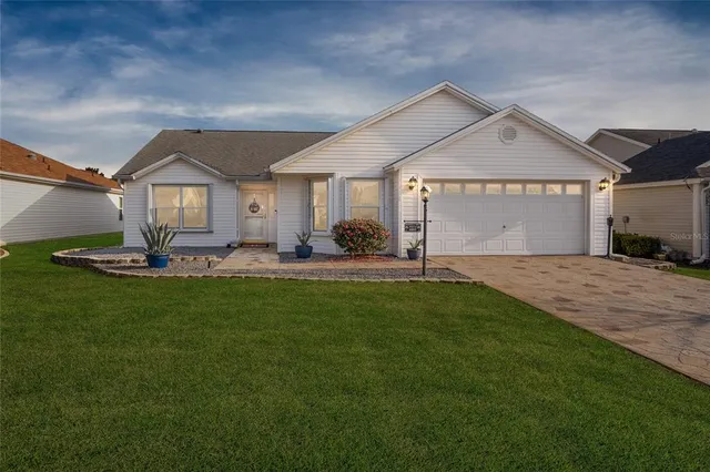 $349,900 | 16845 Southeast 86th Deptford Court, The Villages, FL 32162