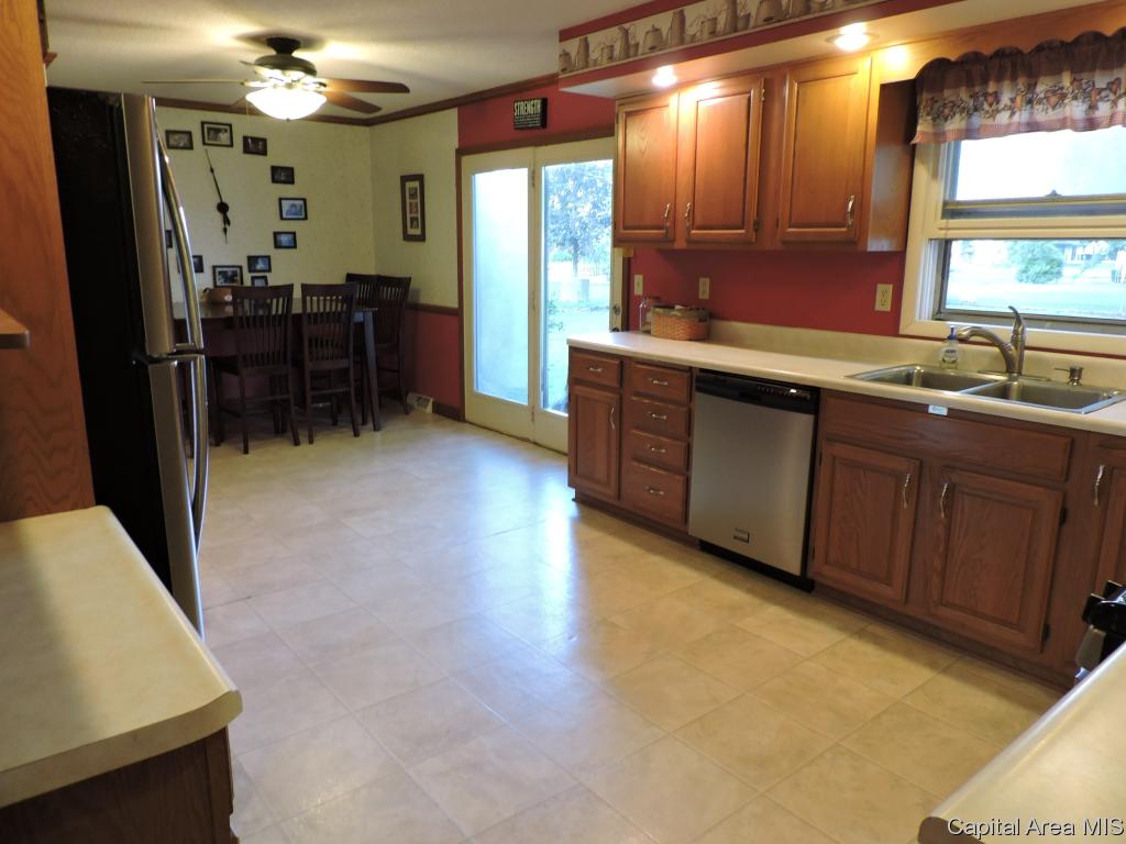 6302 Pams Court Springfield, IL 62707 - Photo 10 of 25 Gallery Image 10