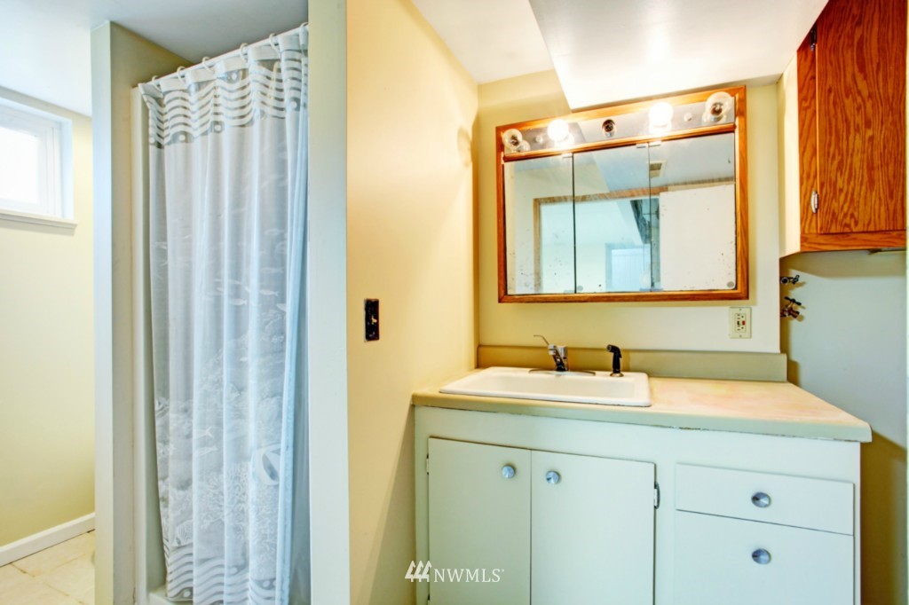 708 Southwest 4th Place Renton, WA 98057 - Photo 11 of 11