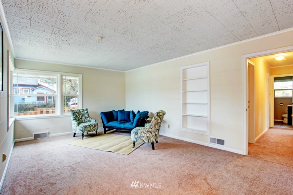 708 Southwest 4th Place Renton, WA 98057 - Photo 3 of 11