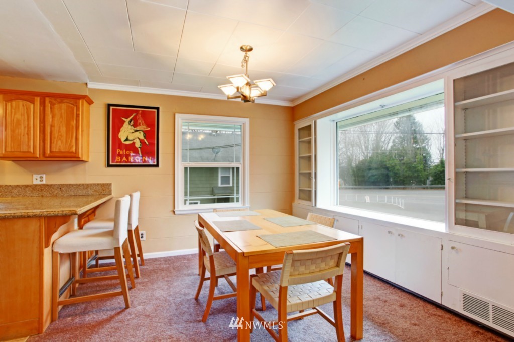 708 Southwest 4th Place Renton, WA 98057 - Photo 4 of 11