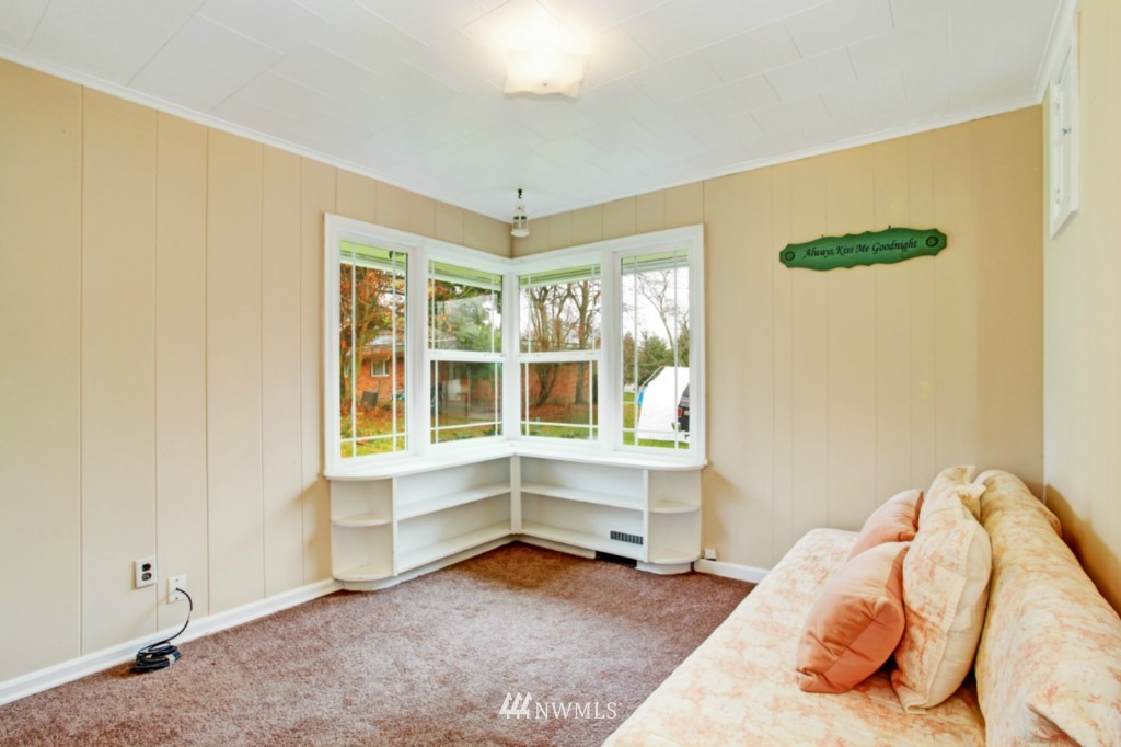 708 Southwest 4th Place Renton, WA 98057 - Photo 7 of 11