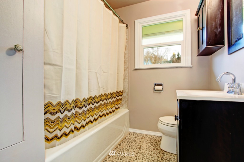 708 Southwest 4th Place Renton, WA 98057 - Photo 8 of 11