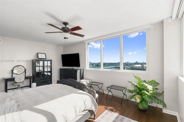 $835,000 | 244 Biscayne Boulevard, Unit 1703, Miami, FL 33132