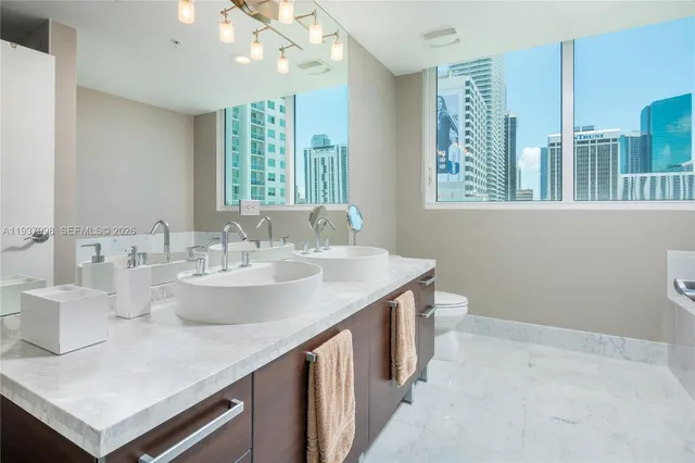 $835,000 | 244 Biscayne Boulevard, Unit 1703, Miami, FL 33132