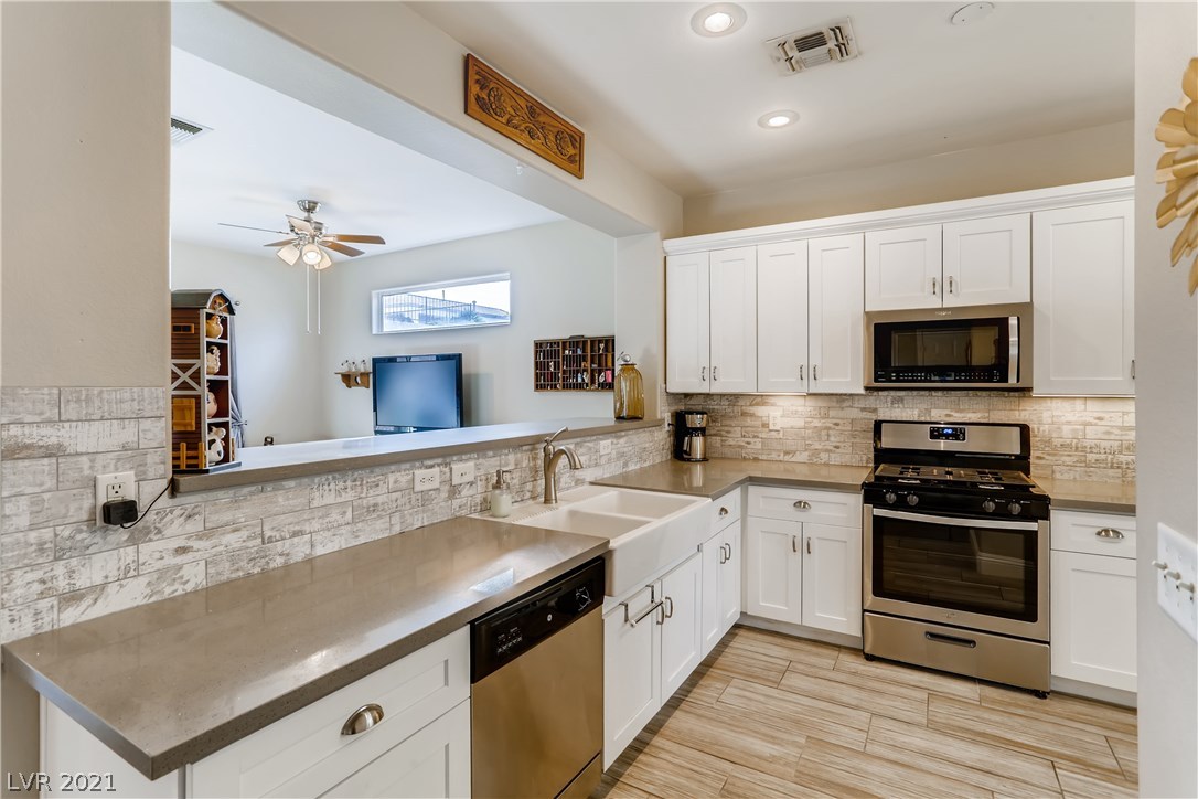 3043 Hickory Valley Road Henderson, NV 89052 - Photo 4 of 39 Gallery Image 4