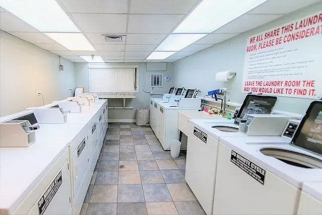 $299,900 | 5501 Lincoln Avenue, Unit 203, Morton Grove, IL 60053