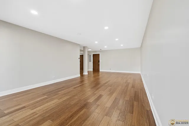 $299,900 | 5501 Lincoln Avenue, Unit 203, Morton Grove, IL 60053