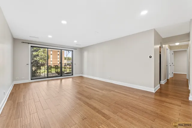 $299,900 | 5501 Lincoln Avenue, Unit 203, Morton Grove, IL 60053
