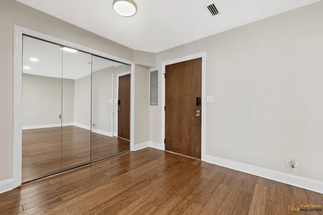 $299,900 | 5501 Lincoln Avenue, Unit 203, Morton Grove, IL 60053