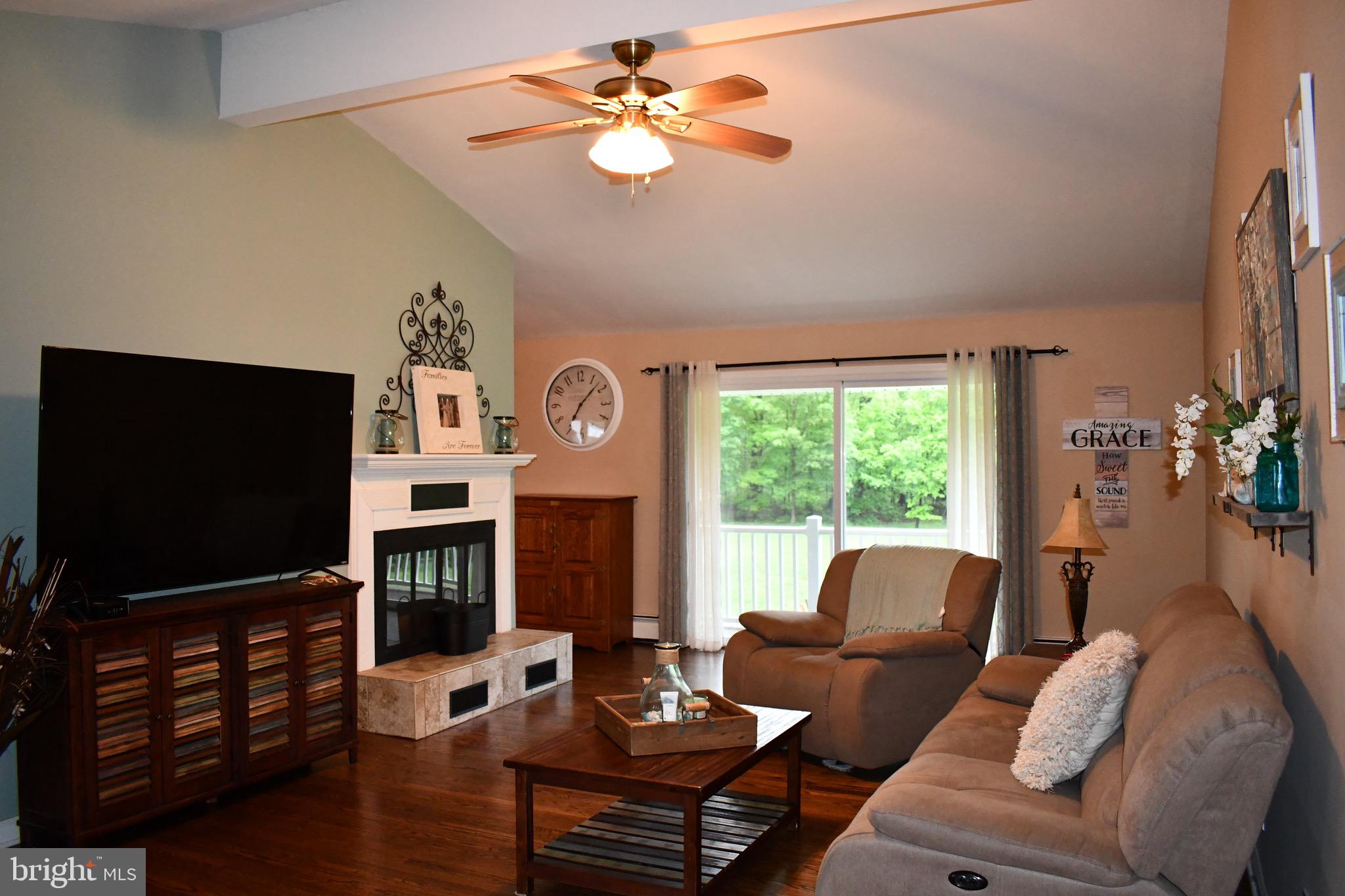 4319 Hoffmanville Road Manchester, MD 21102 - Photo 19 of 52 Livingroom