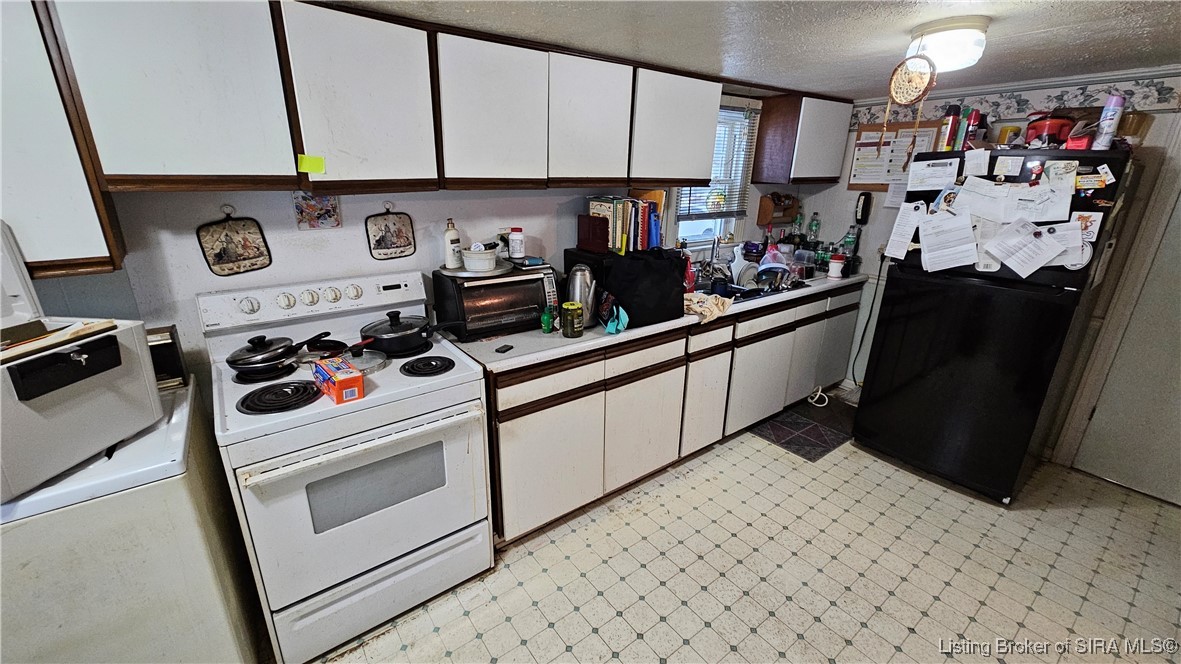 8875 Highway 64 Georgetown, IN 47122 - Photo 23 of 46 Kitchen