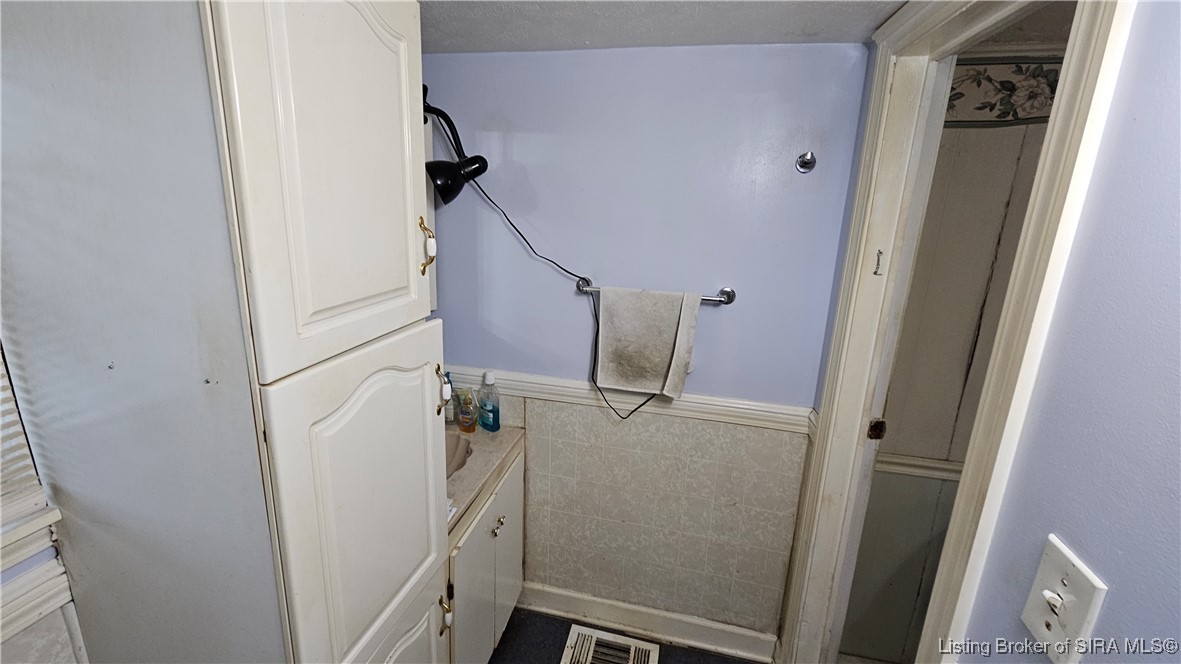 8875 Highway 64 Georgetown, IN 47122 - Photo 31 of 46 Full Bath