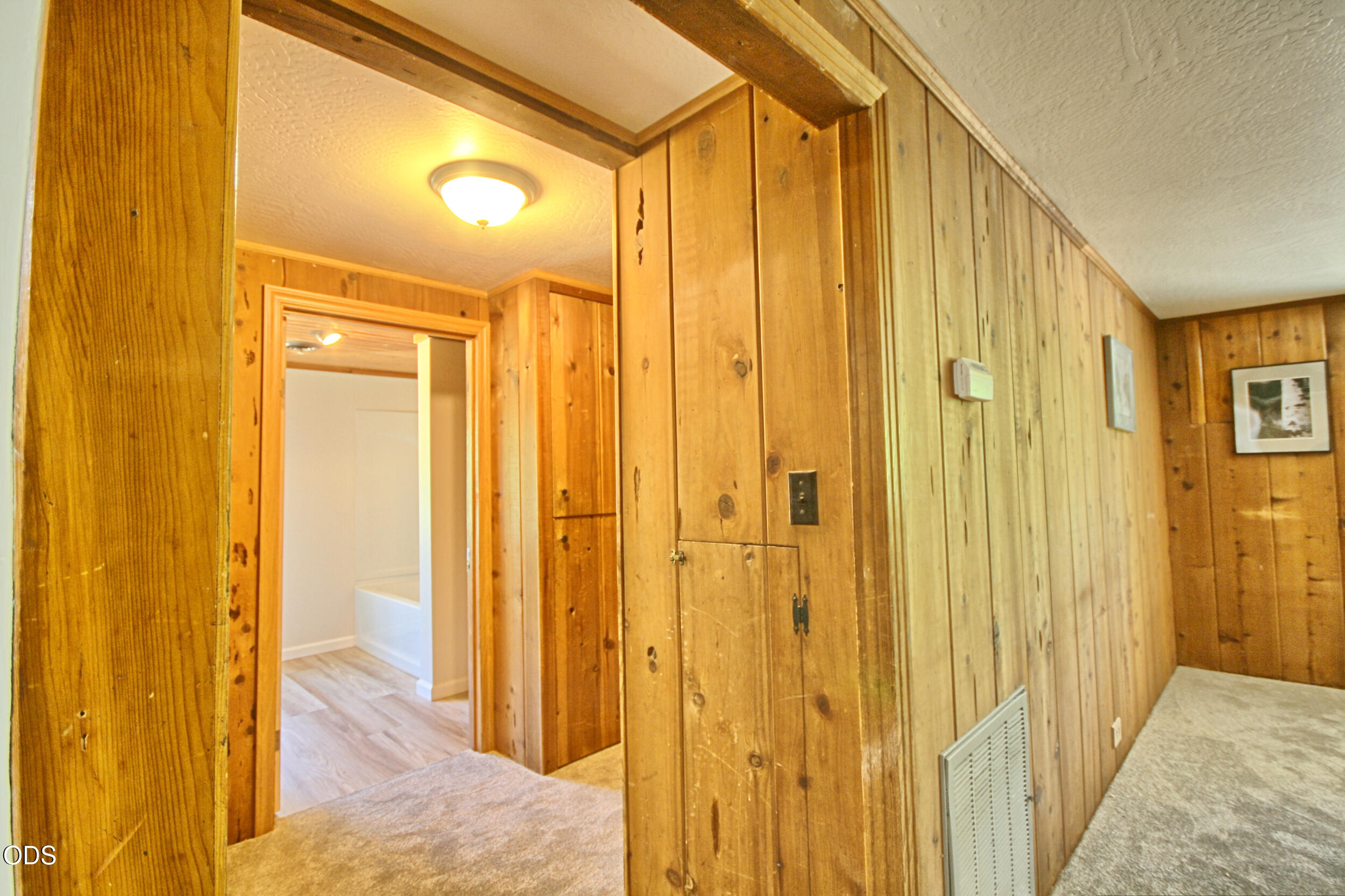 2525 Kinney Creek Road Jacksonville, OR 97530 - Photo 11 of 38 a view of a bathroom with shower and a bathroom