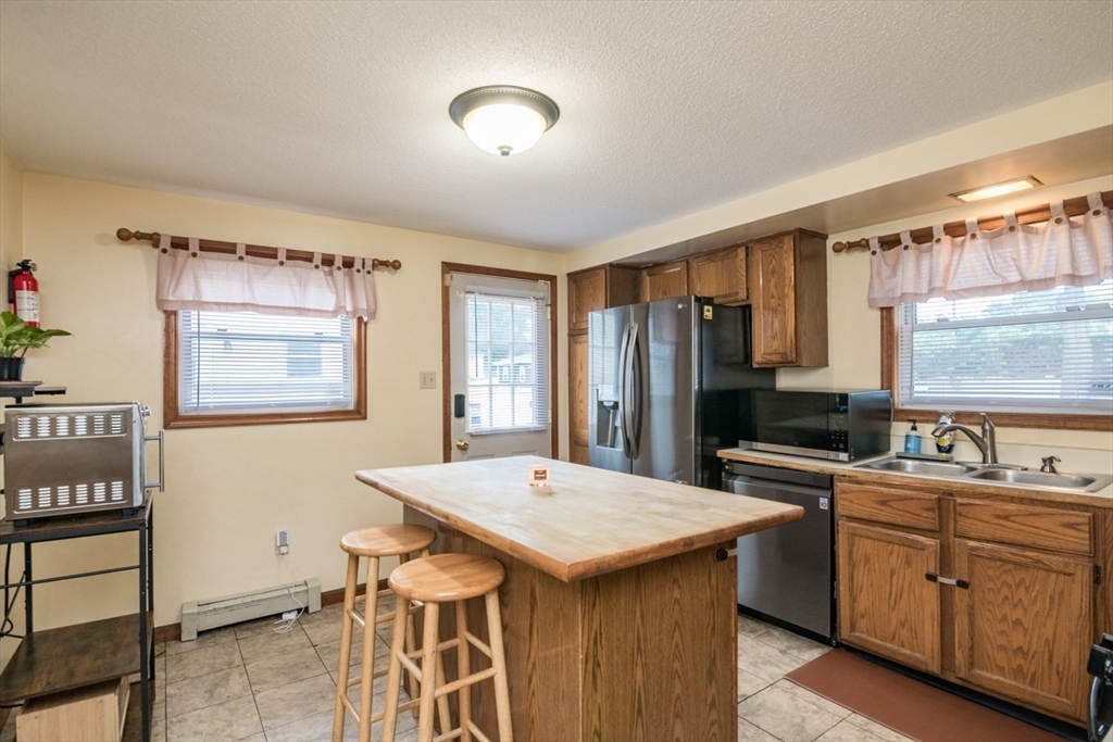 223 Mazarin Street Springfield, MA 01151 - Photo 15 of 32