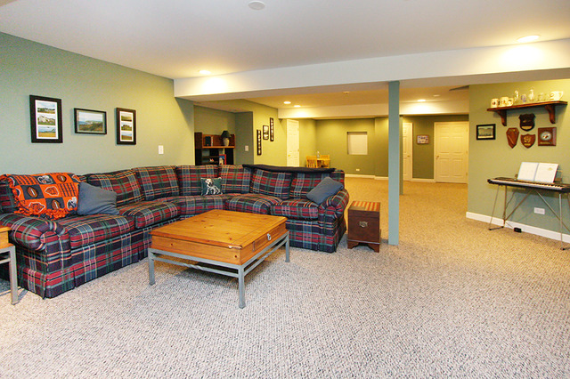 1760 Park Ridge Point, Unit 1760 Park Ridge, IL 60068 - Photo 11 of 15 a living room with furniture and a flat screen tv