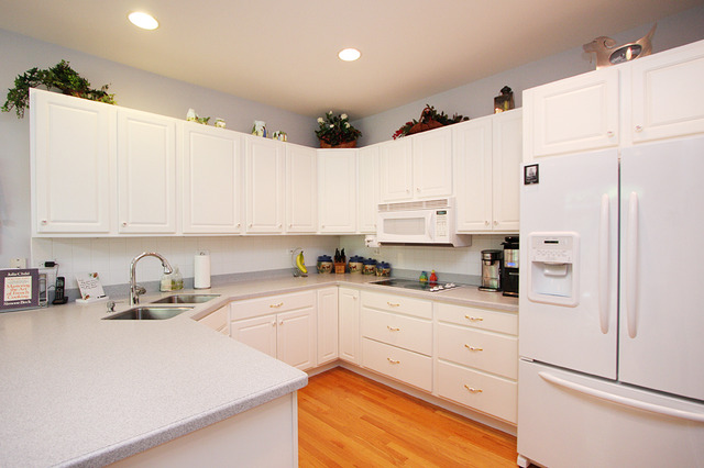 1760 Park Ridge Point, Unit 1760 Park Ridge, IL 60068 - Photo 7 of 15 a kitchen with kitchen island white cabinets and white appliances