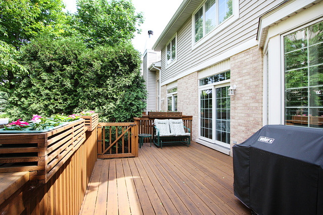 1760 Park Ridge Point, Unit 1760 Park Ridge, IL 60068 - Photo 8 of 15 a view of balcony and deck with wooden floor and fence