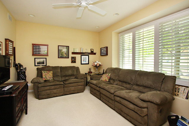 1760 Park Ridge Point, Unit 1760 Park Ridge, IL 60068 - Photo 9 of 15 a living room with furniture and a large window
