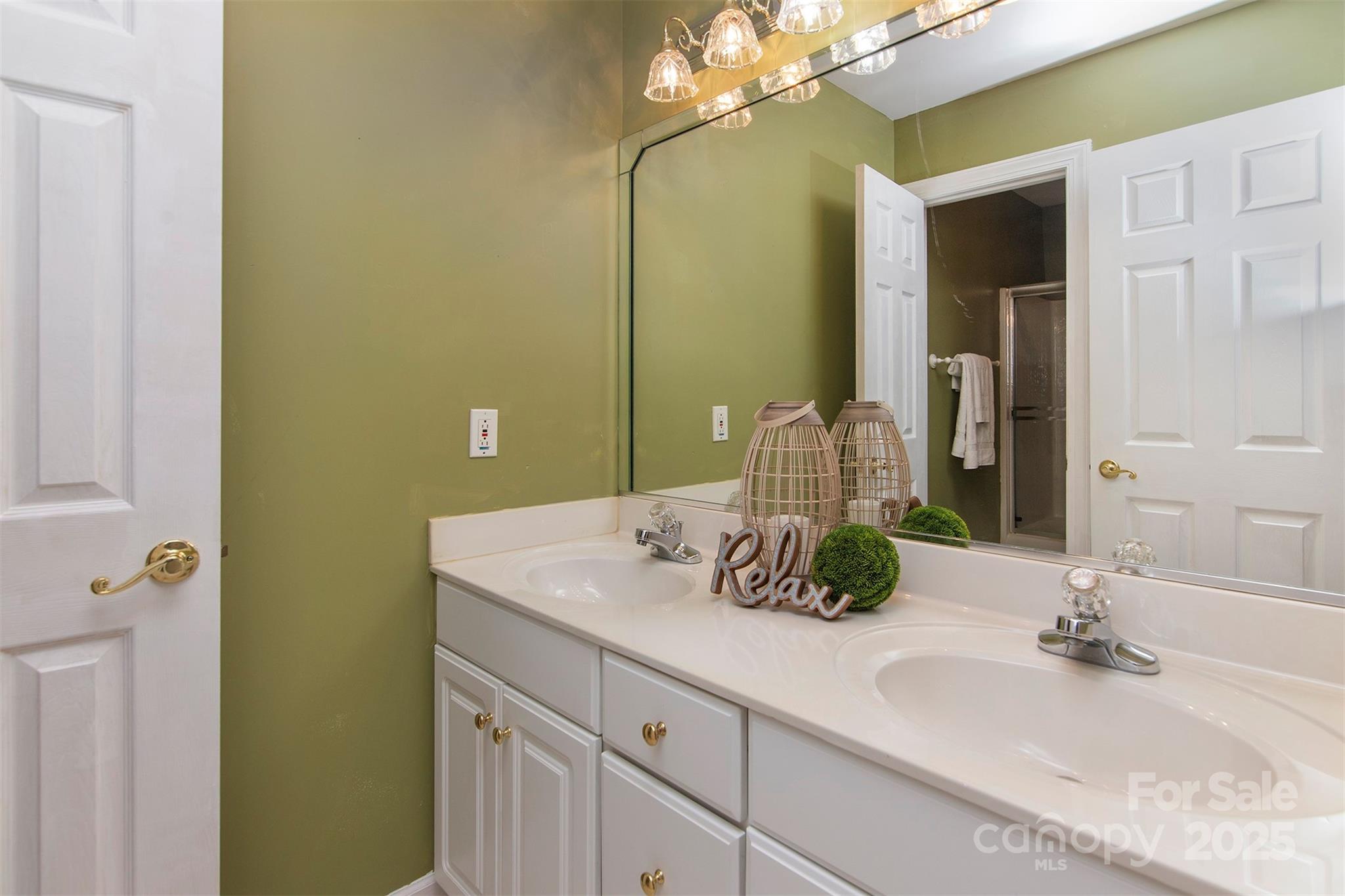 1595 High Ridge Drive Stanley, NC 28164 - Photo 23 of 32 a bathroom with a sink and a mirror