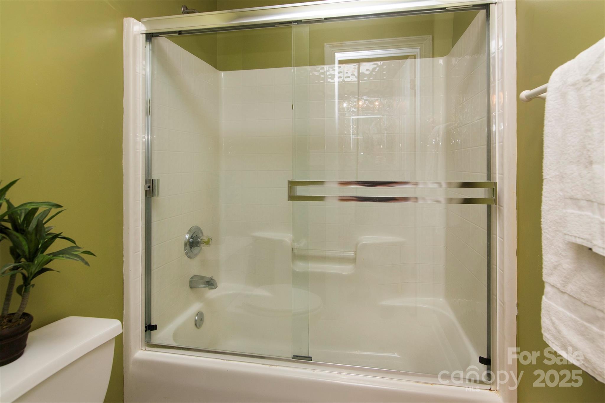 1595 High Ridge Drive Stanley, NC 28164 - Photo 24 of 32 a bathroom with a shower and a bath tub