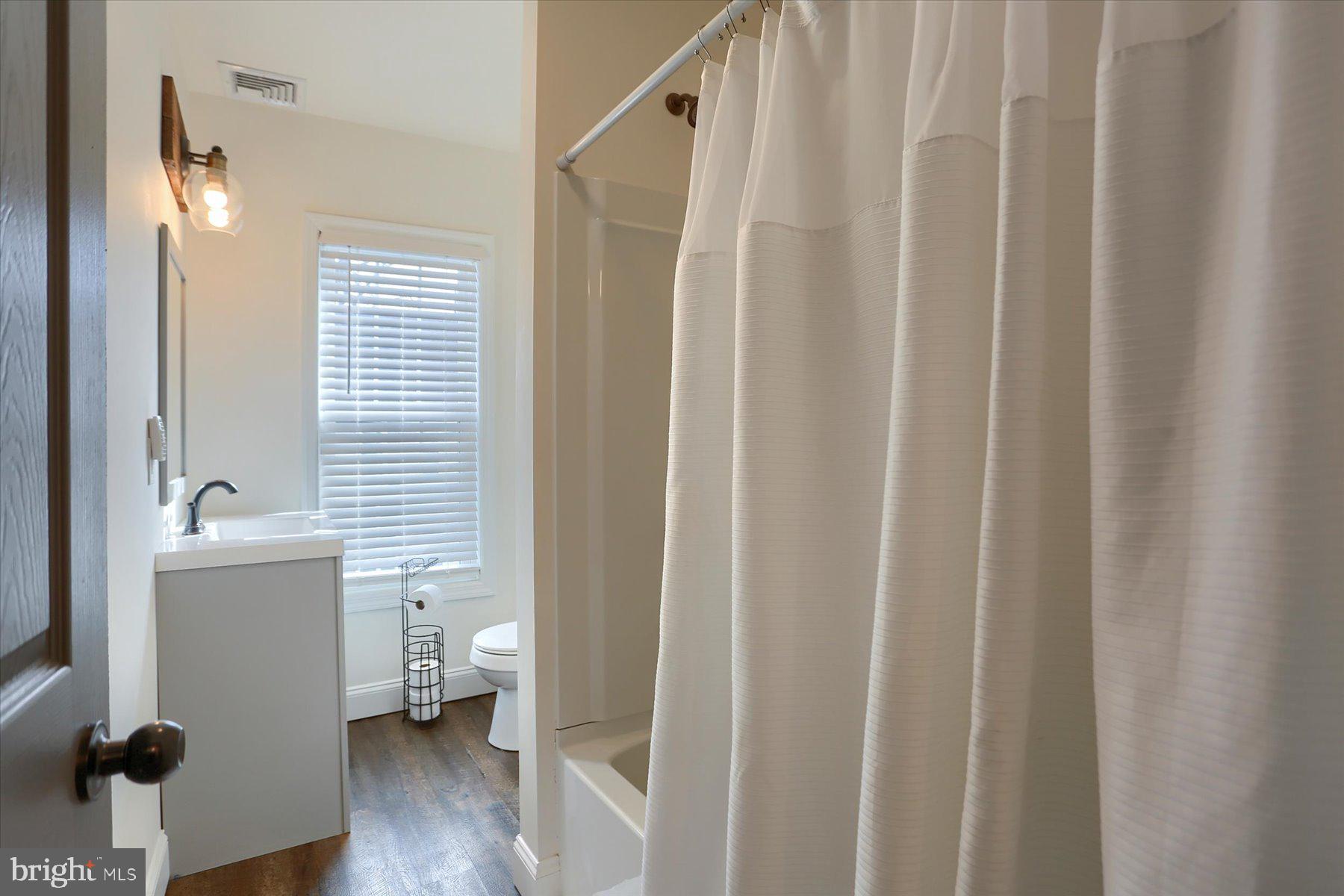 129 Mifflin Street Lebanon, PA 17046 - Photo 20 of 25 2nd Floor Full Bath