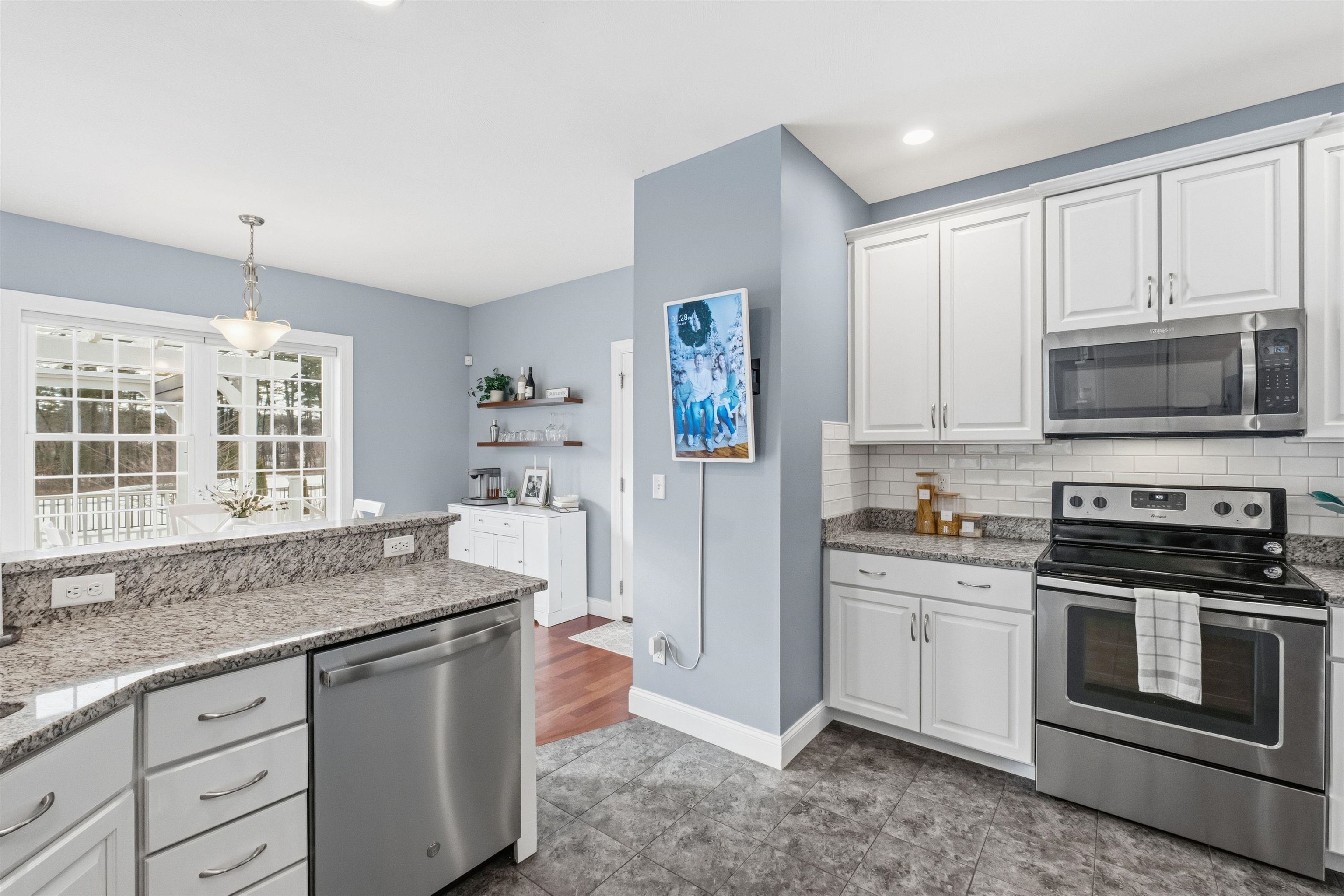 37 Manter Mill Road Londonderry, NH 03053 - Photo 11 of 39 Gallery Image 11