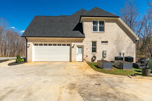 $939,900 | 1204 MacLaren Place, Forest, VA 24551