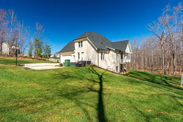 $939,900 | 1204 MacLaren Place, Forest, VA 24551