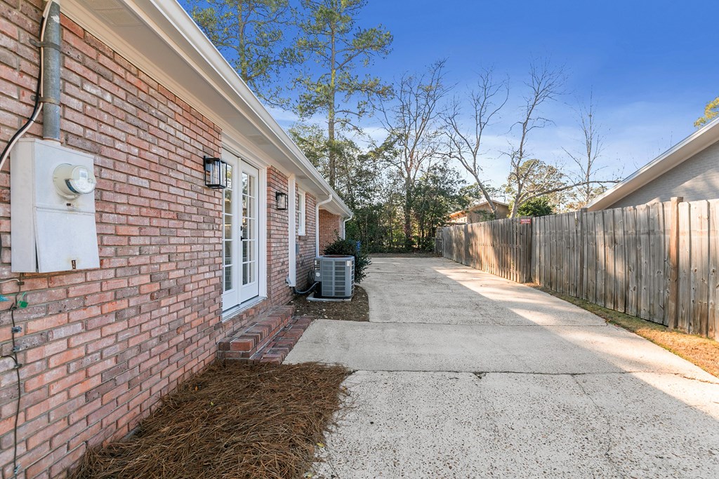 1107 Deerpath Road Dothan, AL 36303 - Photo 2 of 39