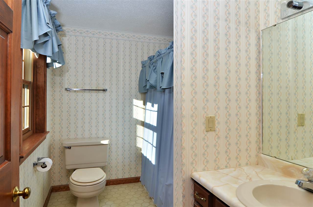 42 Jenkins Road Bedford, NH 03110 - Photo 14 of 26